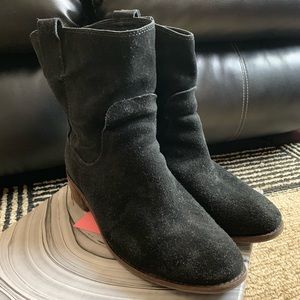 Suede boots